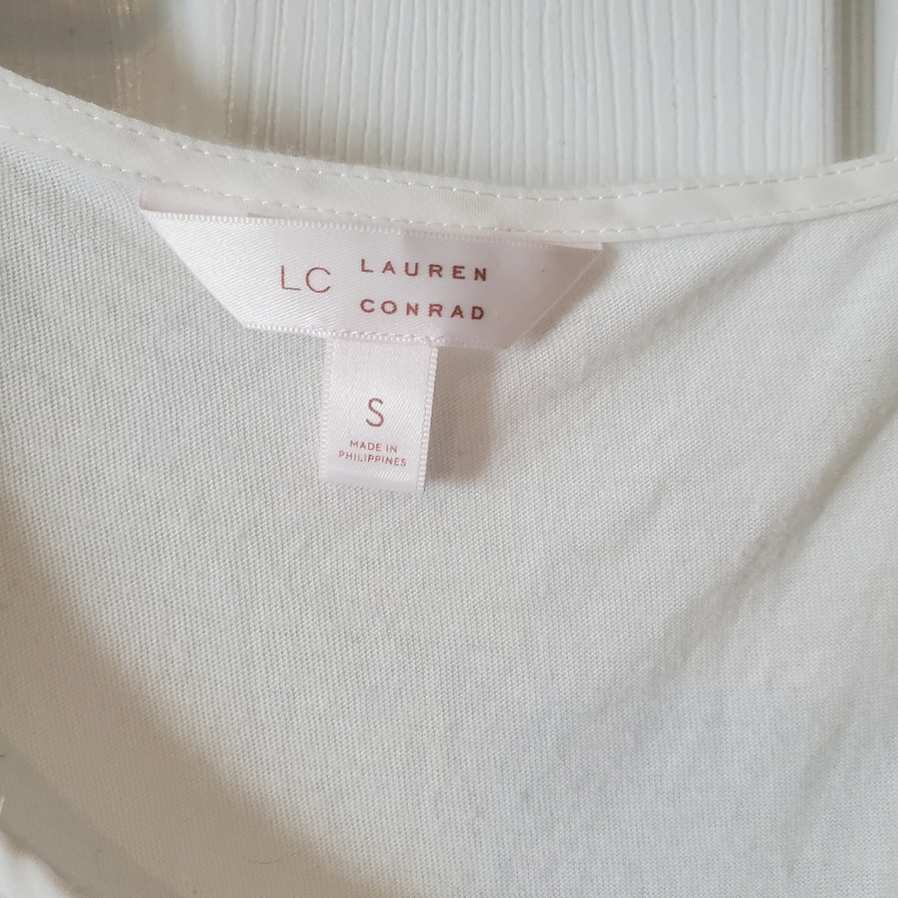 Lauren Conrad white patterned top - Picture 2 of 5